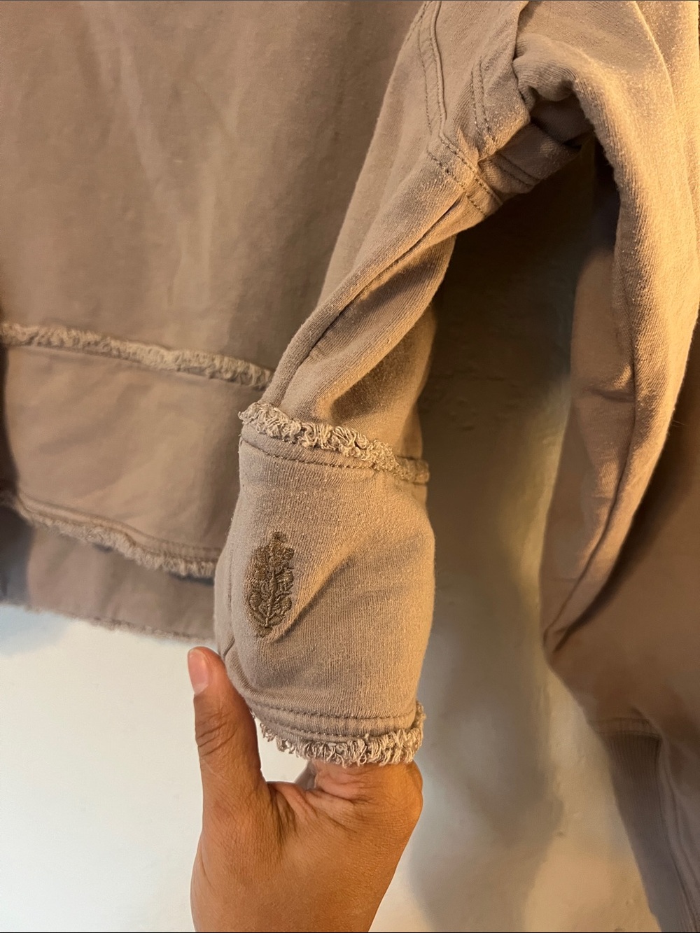 Free People/ FP Movement Women's Cropped Crewneck Sweatshirt - Taupe oversized - Picture 3 of 5
